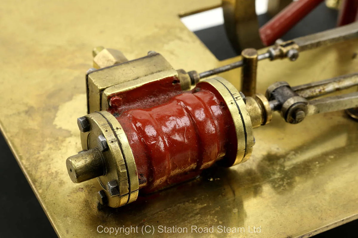 Vintage horizontal engine on later base