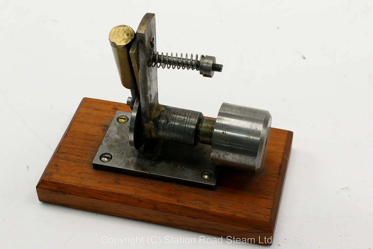 Single cylinder oscillating engine
