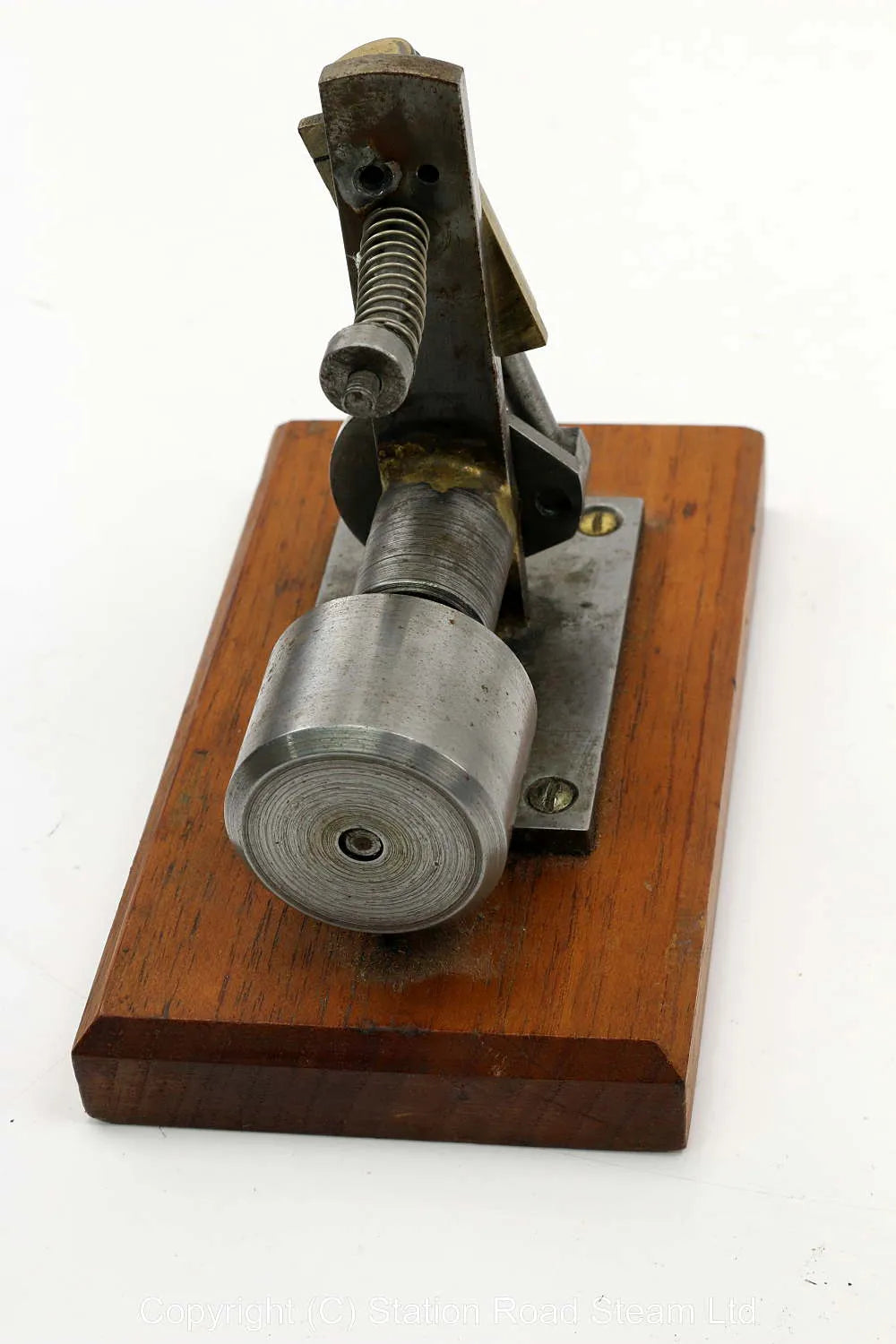 Single cylinder oscillating engine