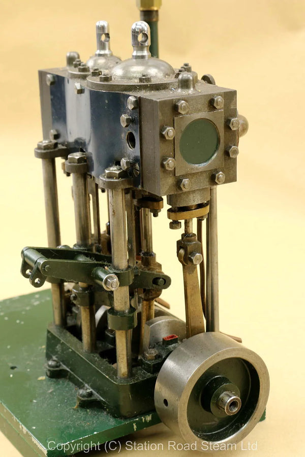 Compound twin engine with displacement lubricator - Station Road Steam