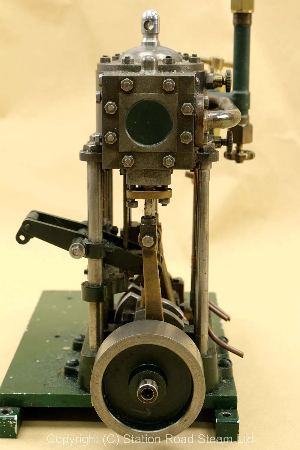 Compound twin engine with displacement lubricator