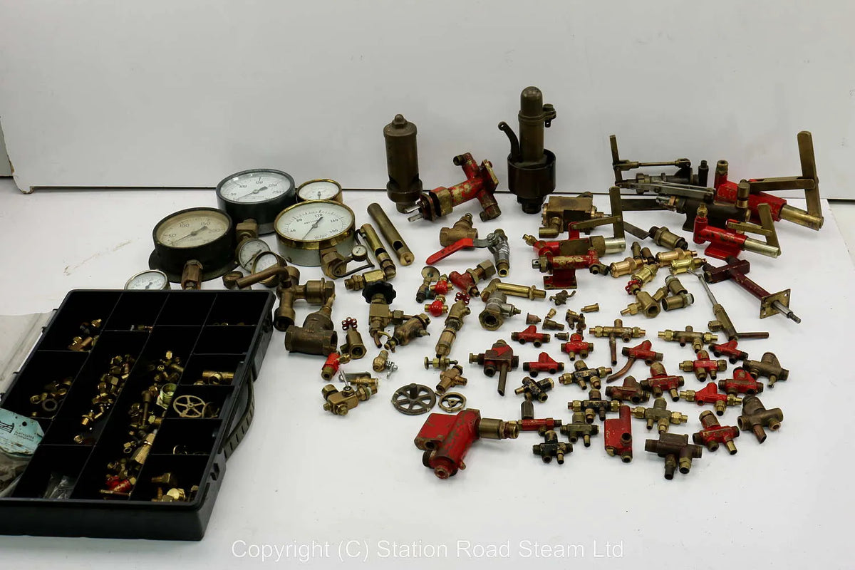 Large lot of injectors, safety valves, gauges, pumps etc