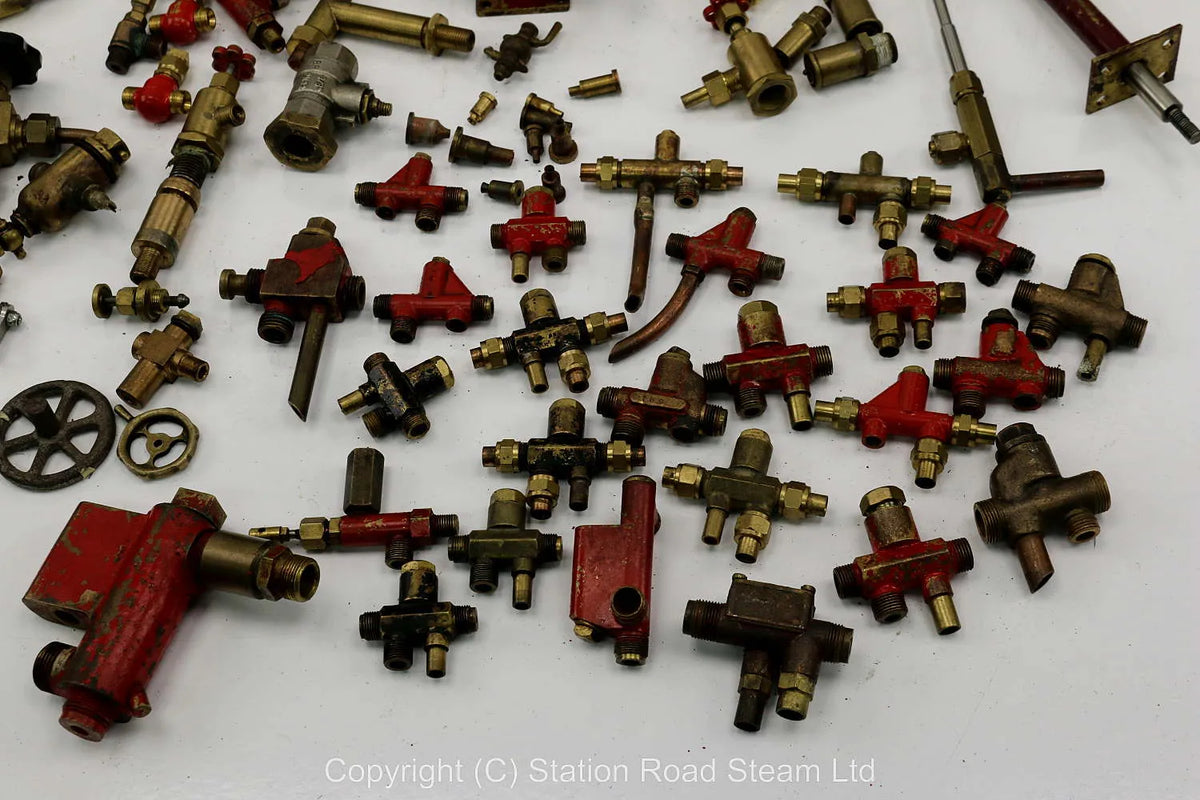 Large lot of injectors, safety valves, gauges, pumps etc