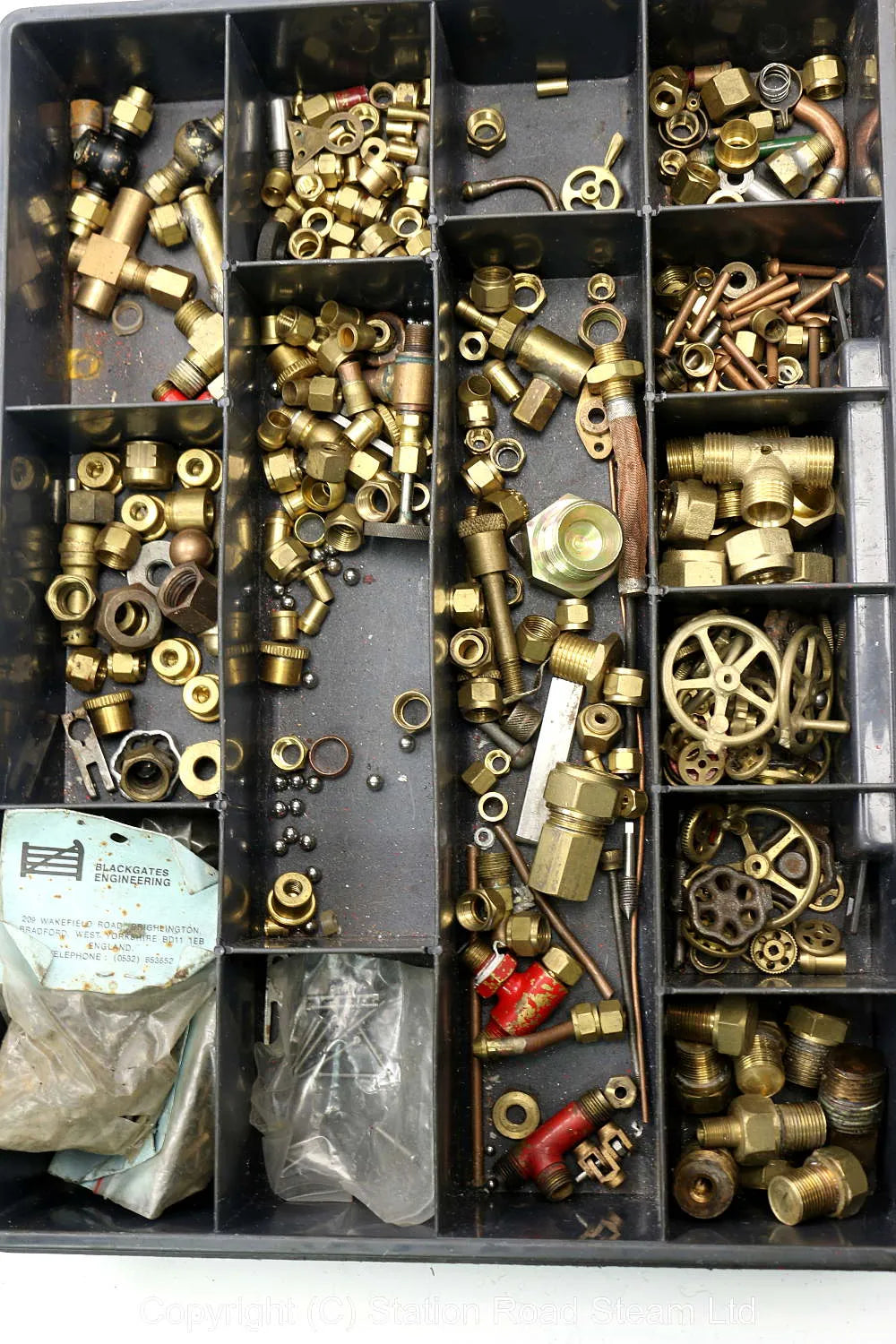 Large lot of injectors, safety valves, gauges, pumps etc