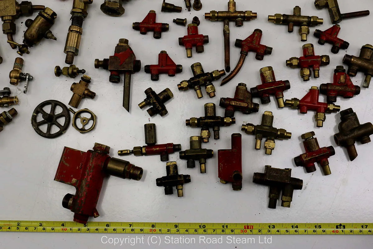 Large lot of injectors, safety valves, gauges, pumps etc