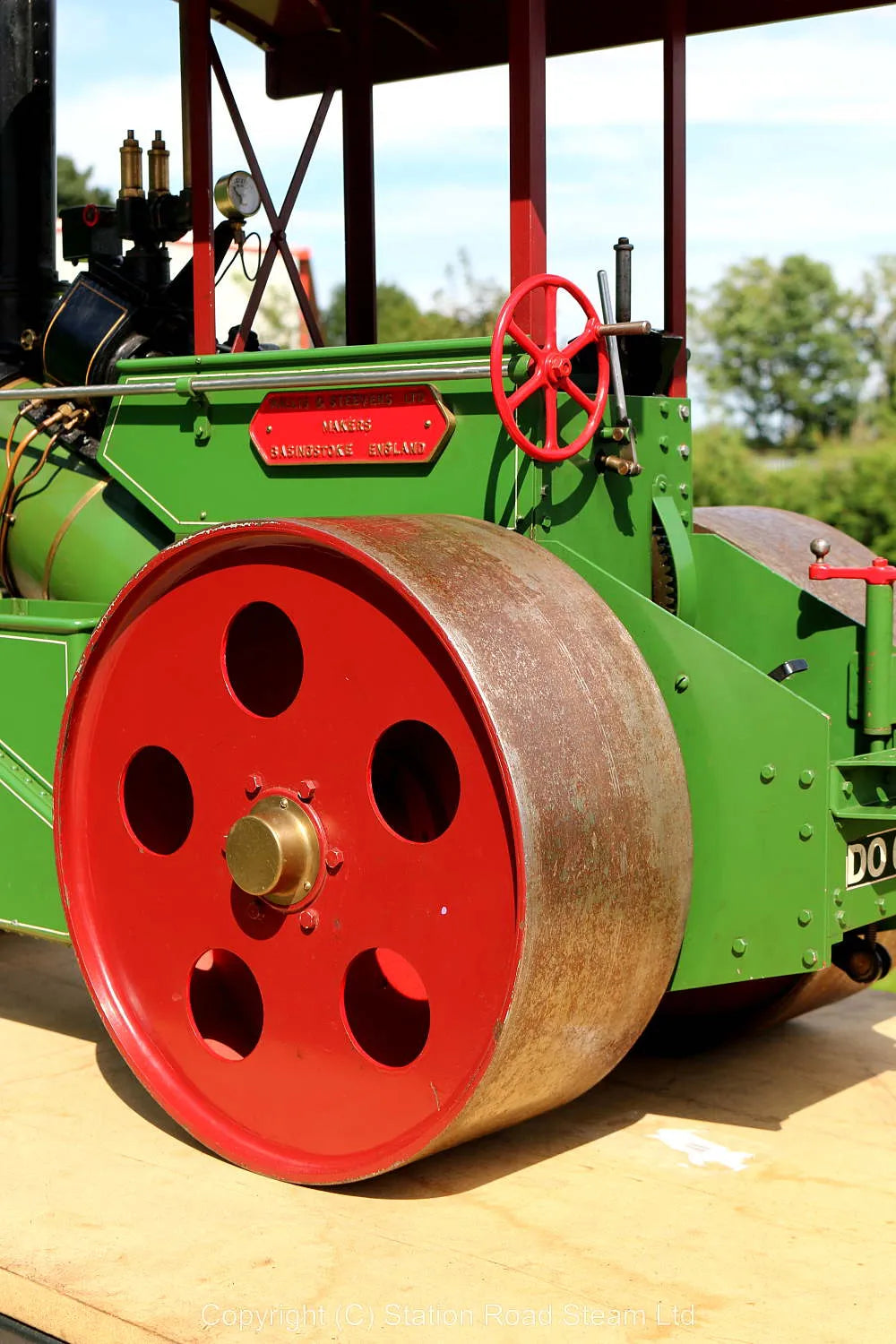 3 inch scale Wallis and Steevens "Simplicity" roller with driving truck