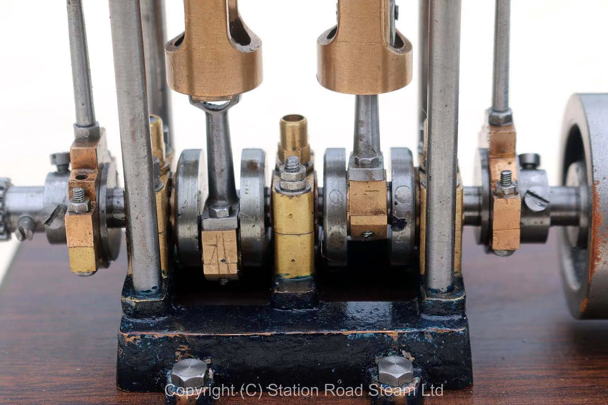 Reeves "Borderer" vertical twin with reversing