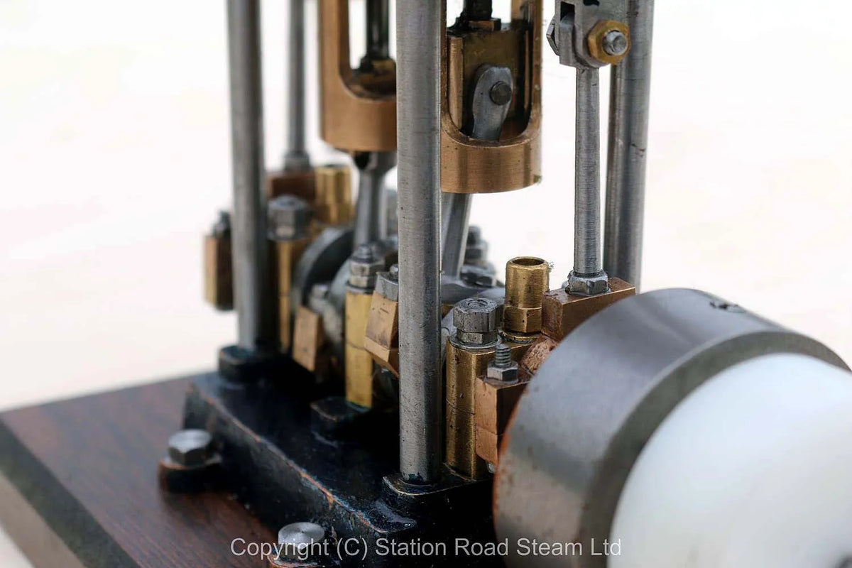Reeves "Borderer" vertical twin with reversing