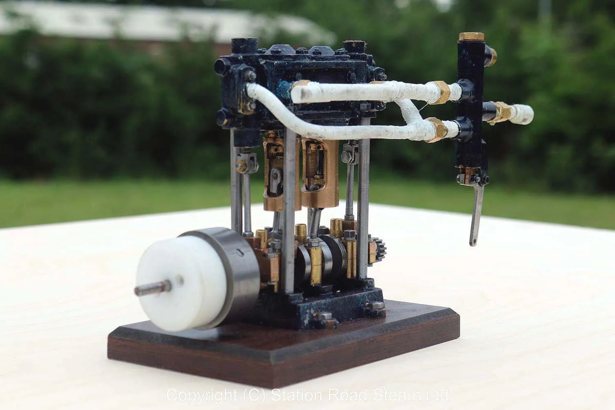 Reeves "Borderer" vertical twin with reversing