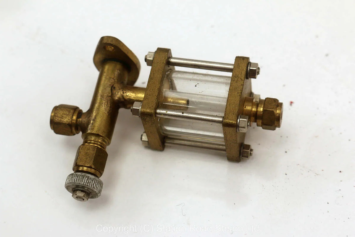 Displacement lubricator with sight feeder