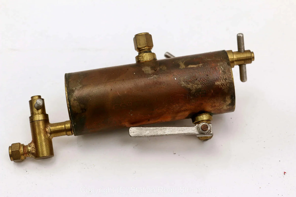 Displacement lubricator with sight feeder