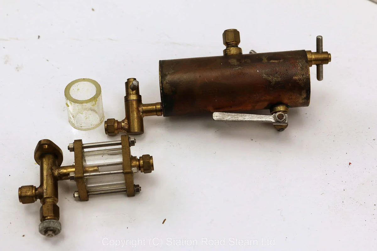 Displacement lubricator with sight feeder