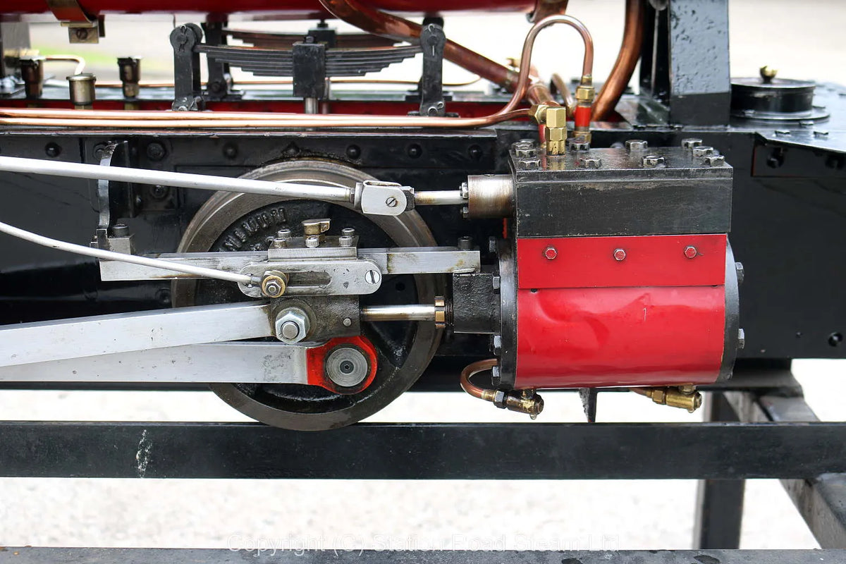 7 1/4 inch gauge "Romulus" 0-4-0T with tender