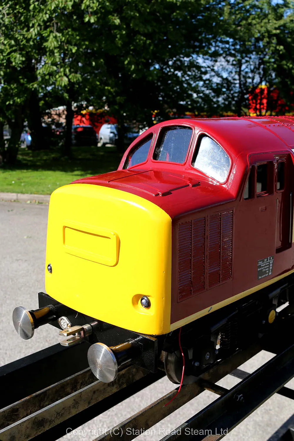 5 inch gauge Class 37 battery electric with new batteries
