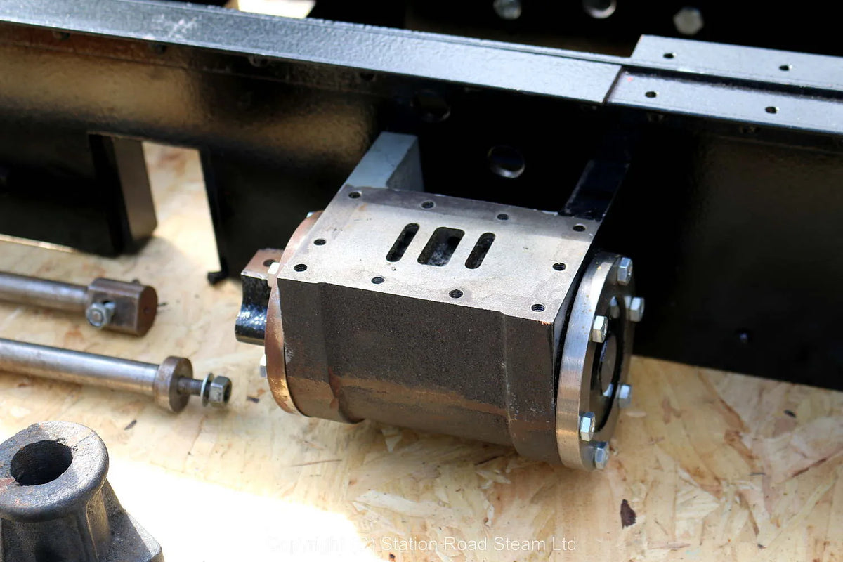 7 1/4 inch gauge "Romulus" frames, machined cylinders, castings