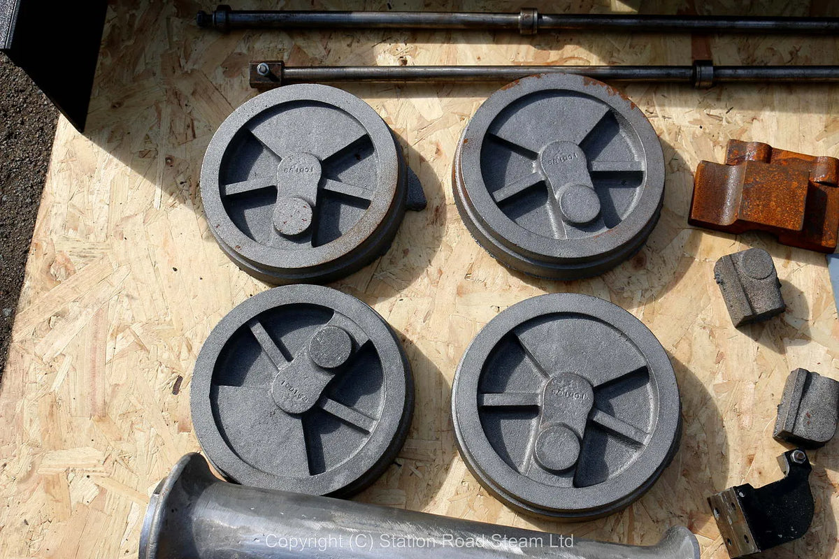7 1/4 inch gauge "Romulus" frames, machined cylinders, castings