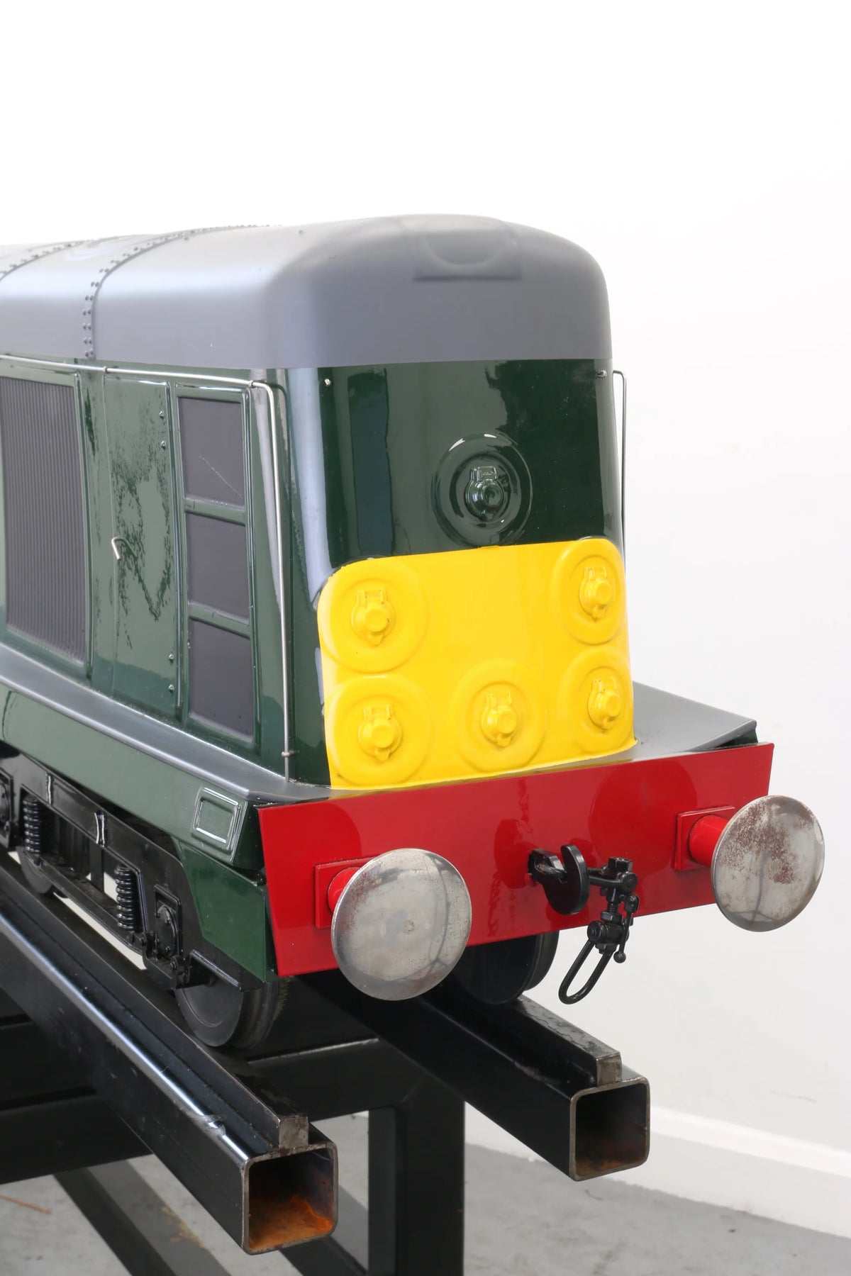 5 inch gauge Class 20 battery-electric with driving truck