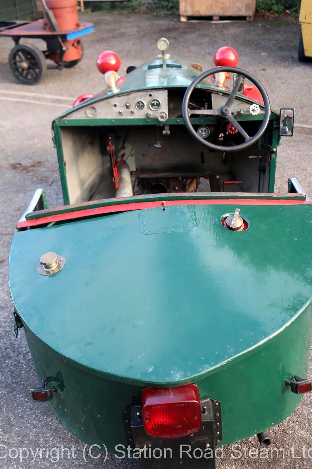 V-twin steam tricycle