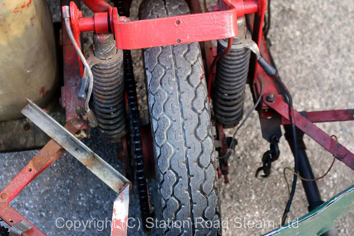 V-twin steam tricycle