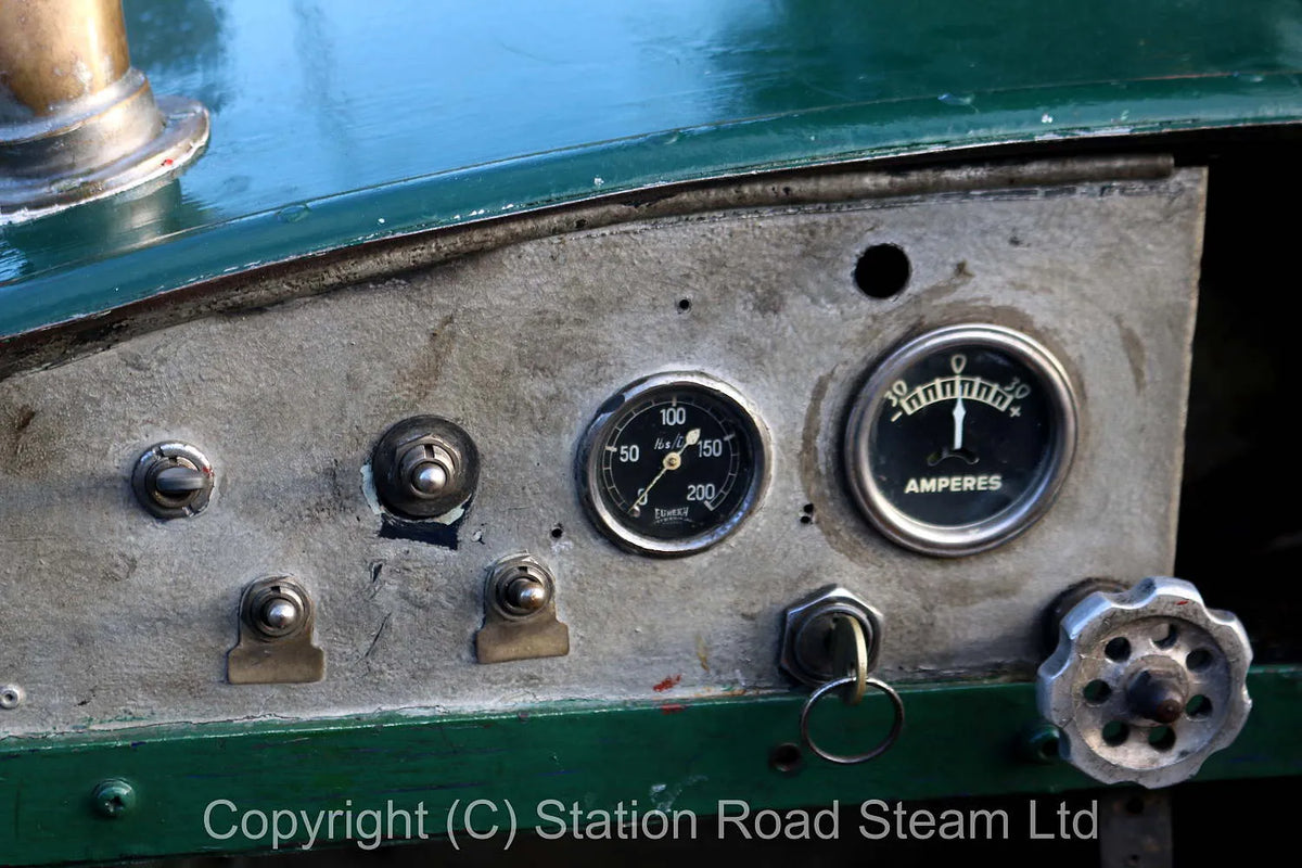 V-twin steam tricycle