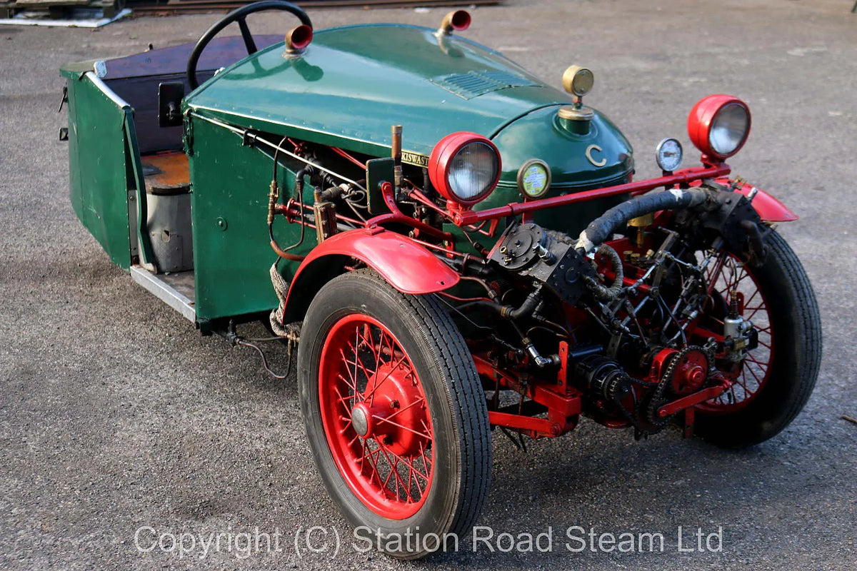 V-twin steam tricycle
