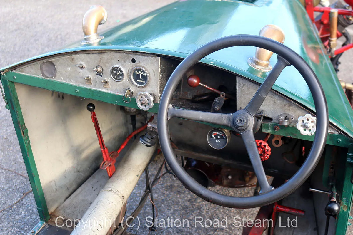 V-twin steam tricycle