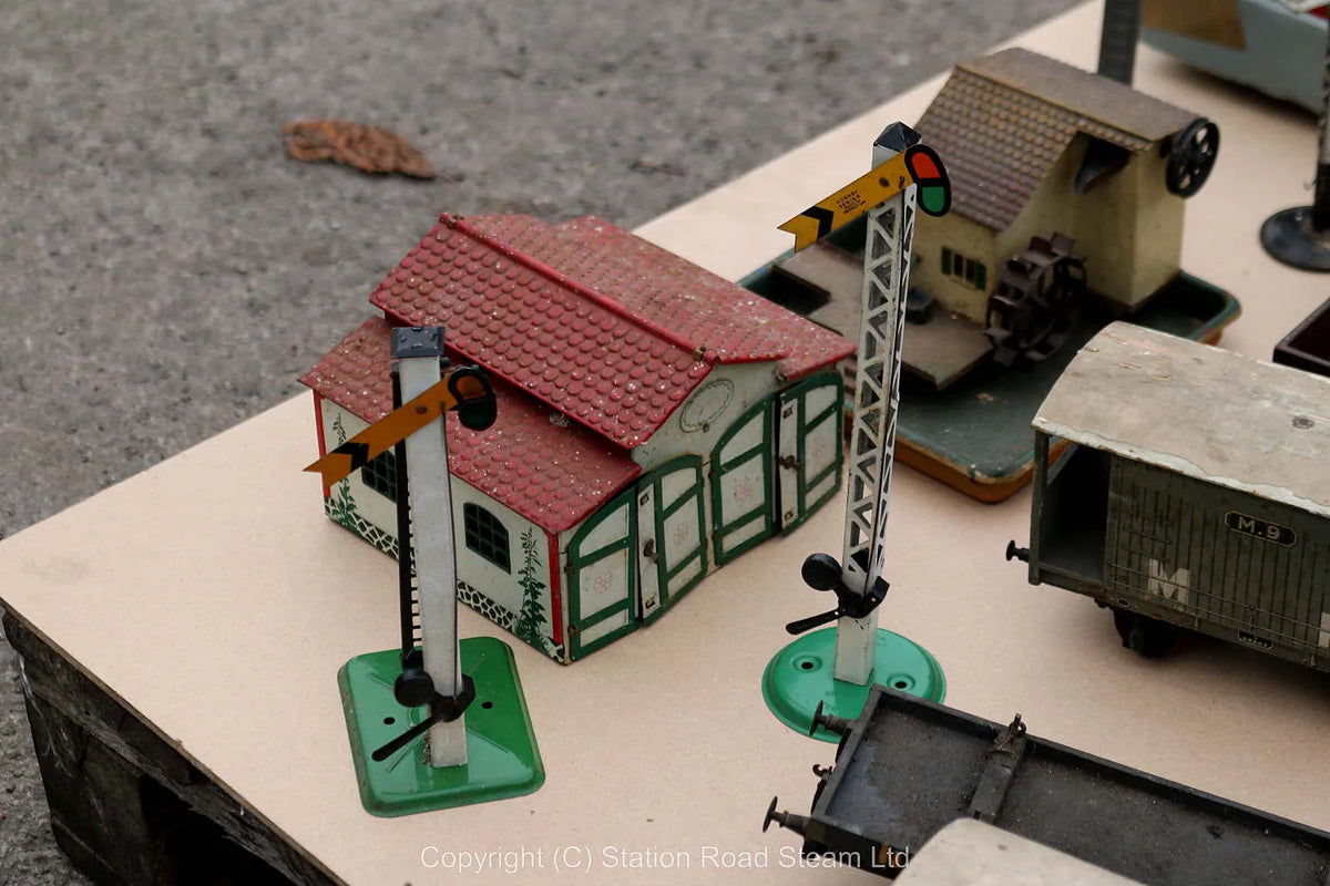 Wooden & tinplate wagons & accessories