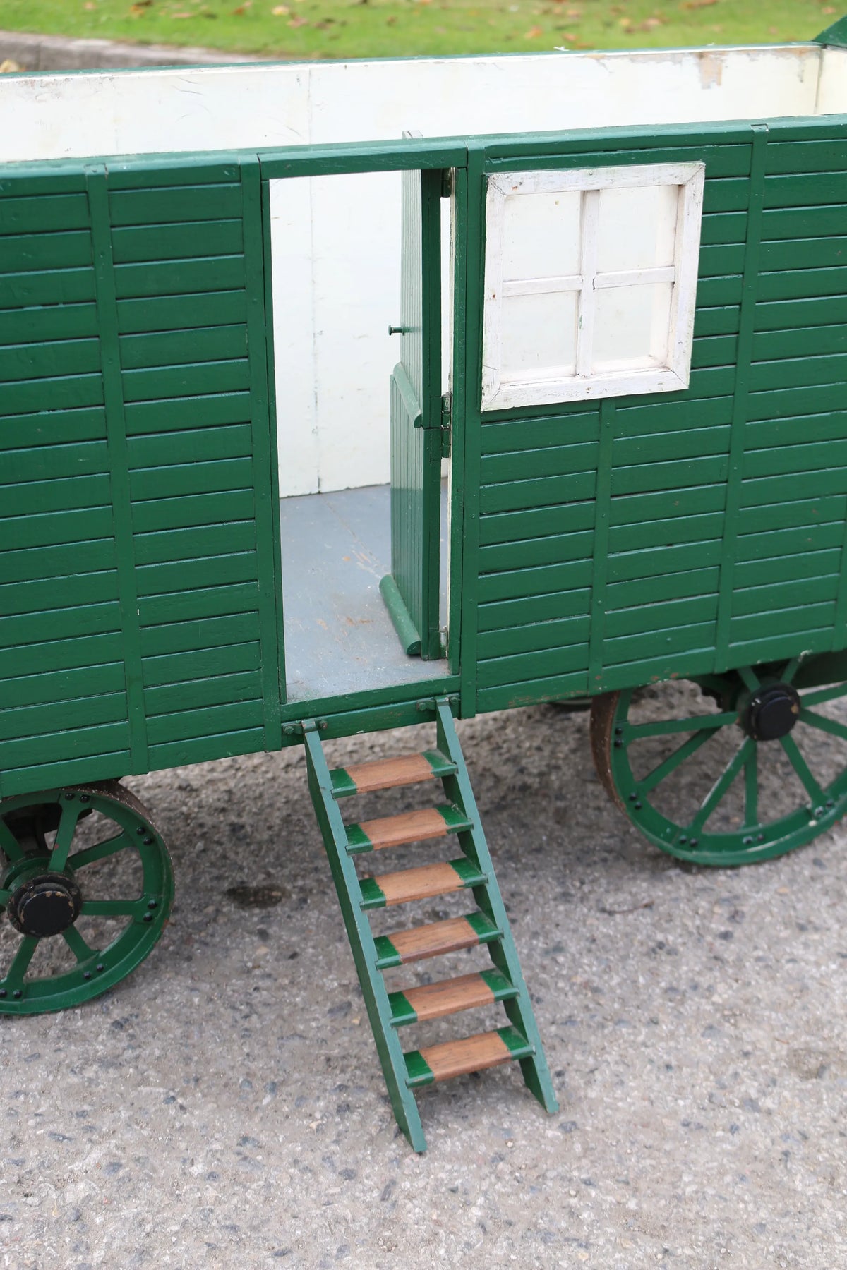 2 inch scale living van