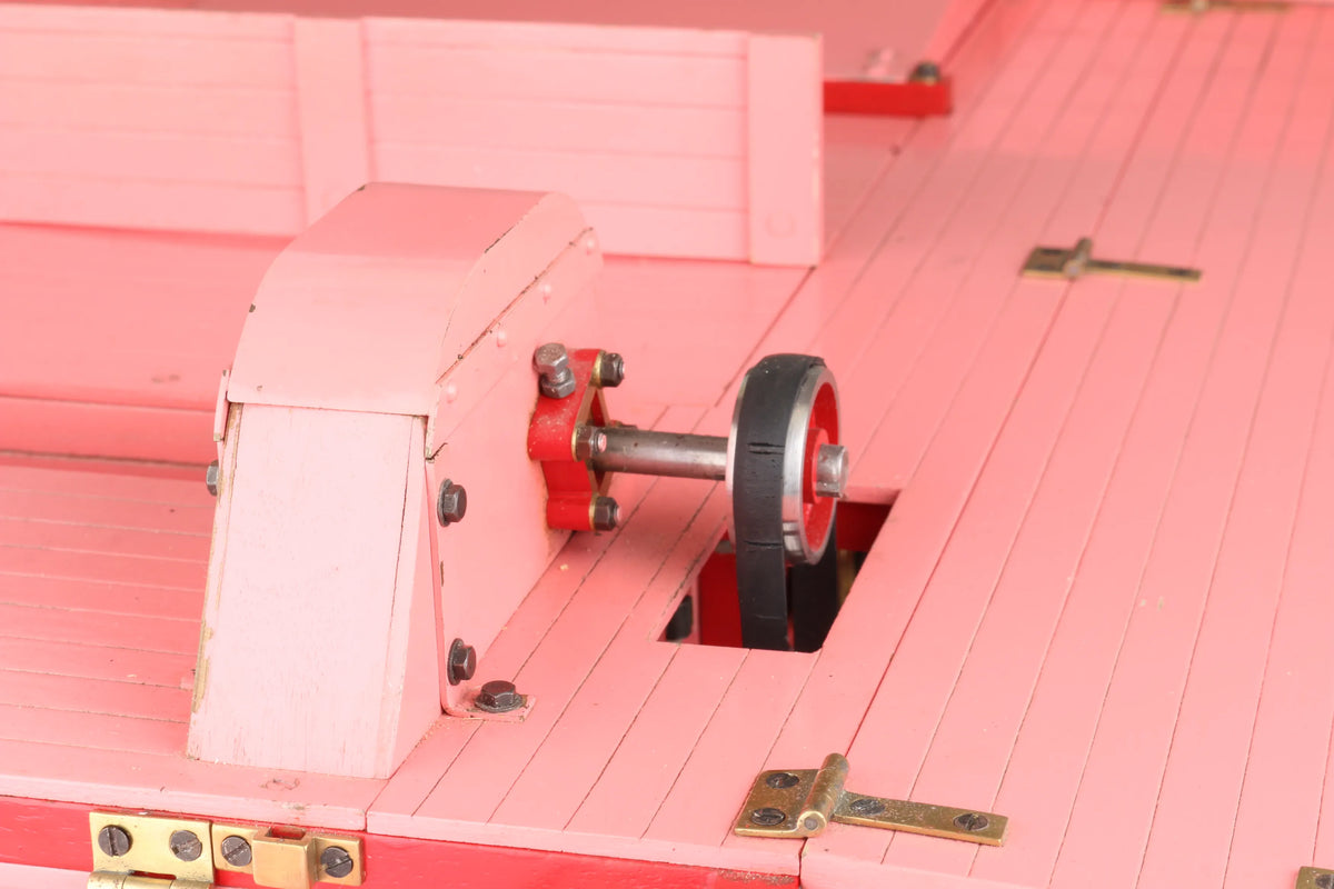 1 1/2 inch scale Ransomes threshing machine