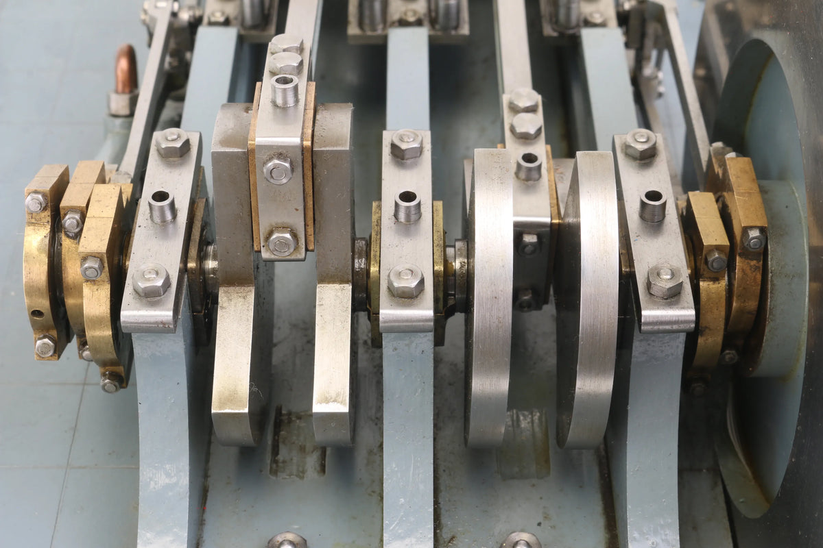 Horizontal twin mill engine with reversing gear