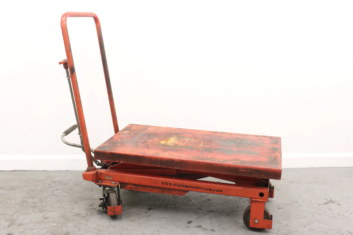 Hydraulic lift bench