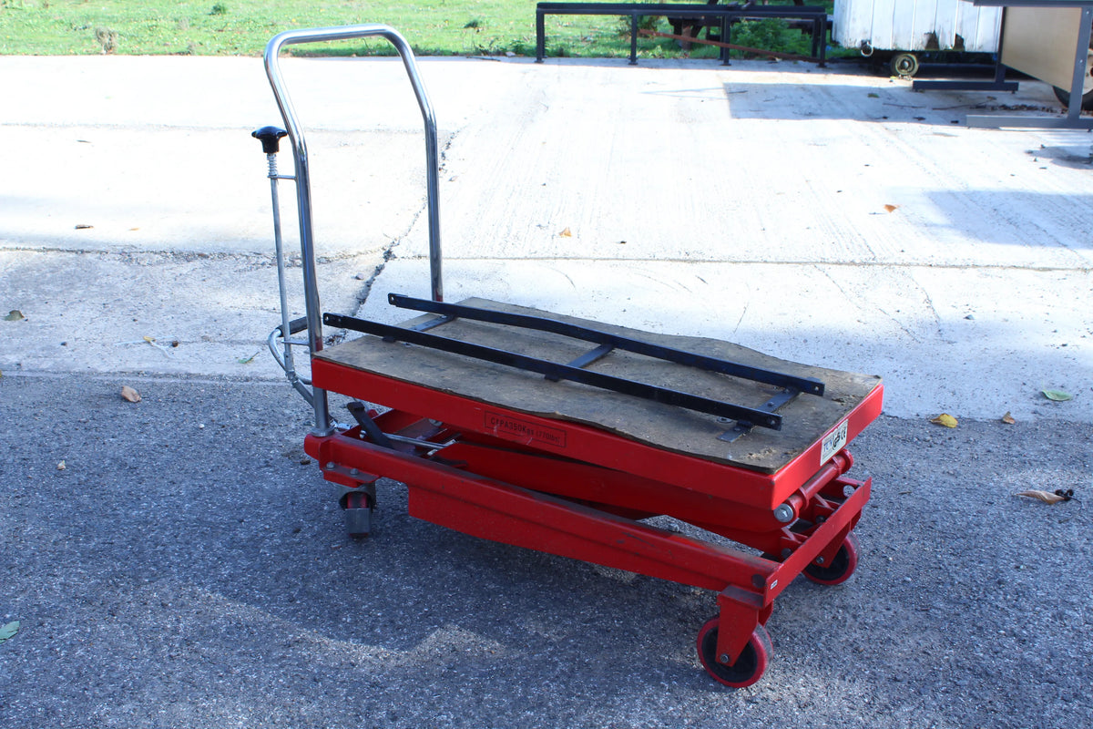 Hydraulic lift bench with 7 1/4 inch gauge rails