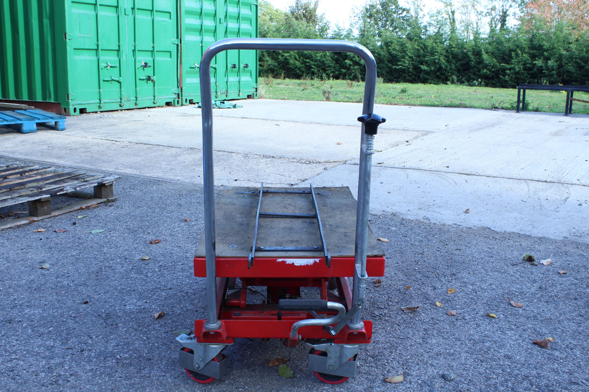 Hydraulic lift bench with 7 1/4 inch gauge rails