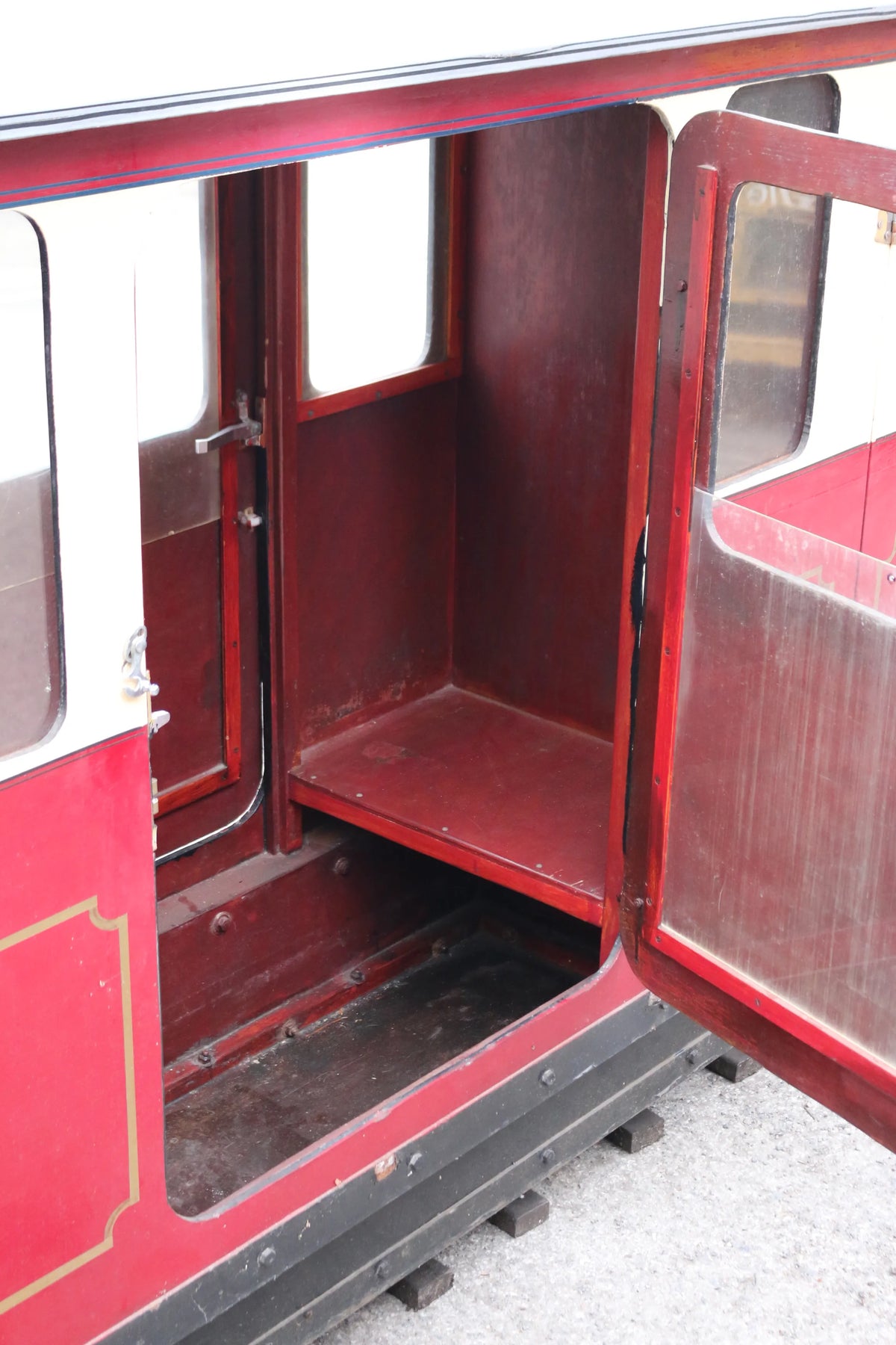 7 1/4 inch narrow gauge 1st & 2nd class bogie coach