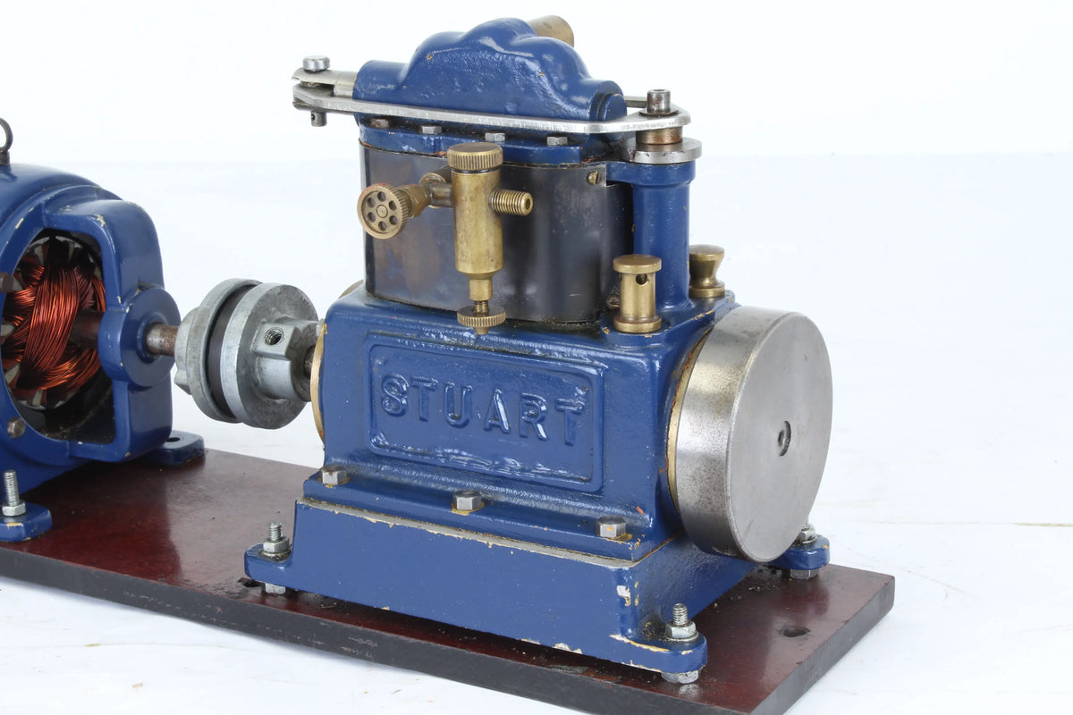 Stuart Sirius with generator