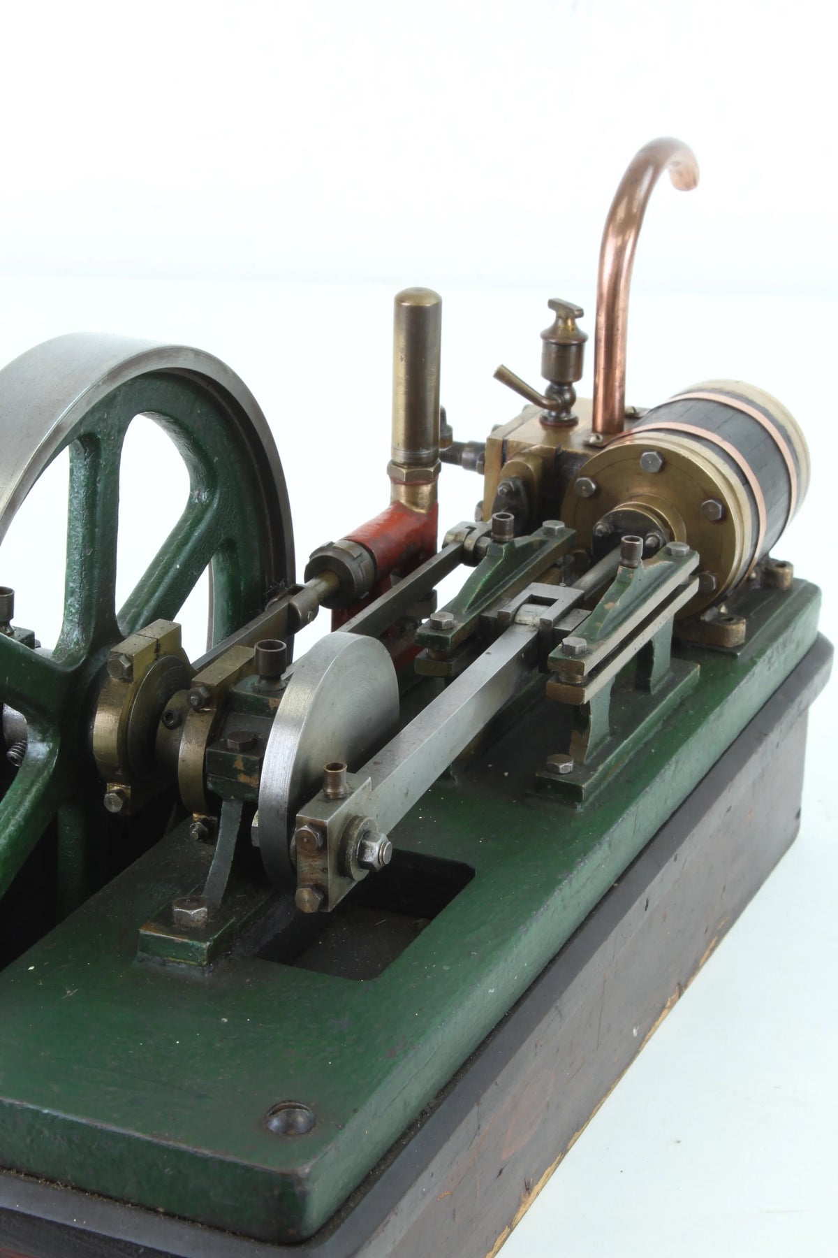 Horizontal mill engine