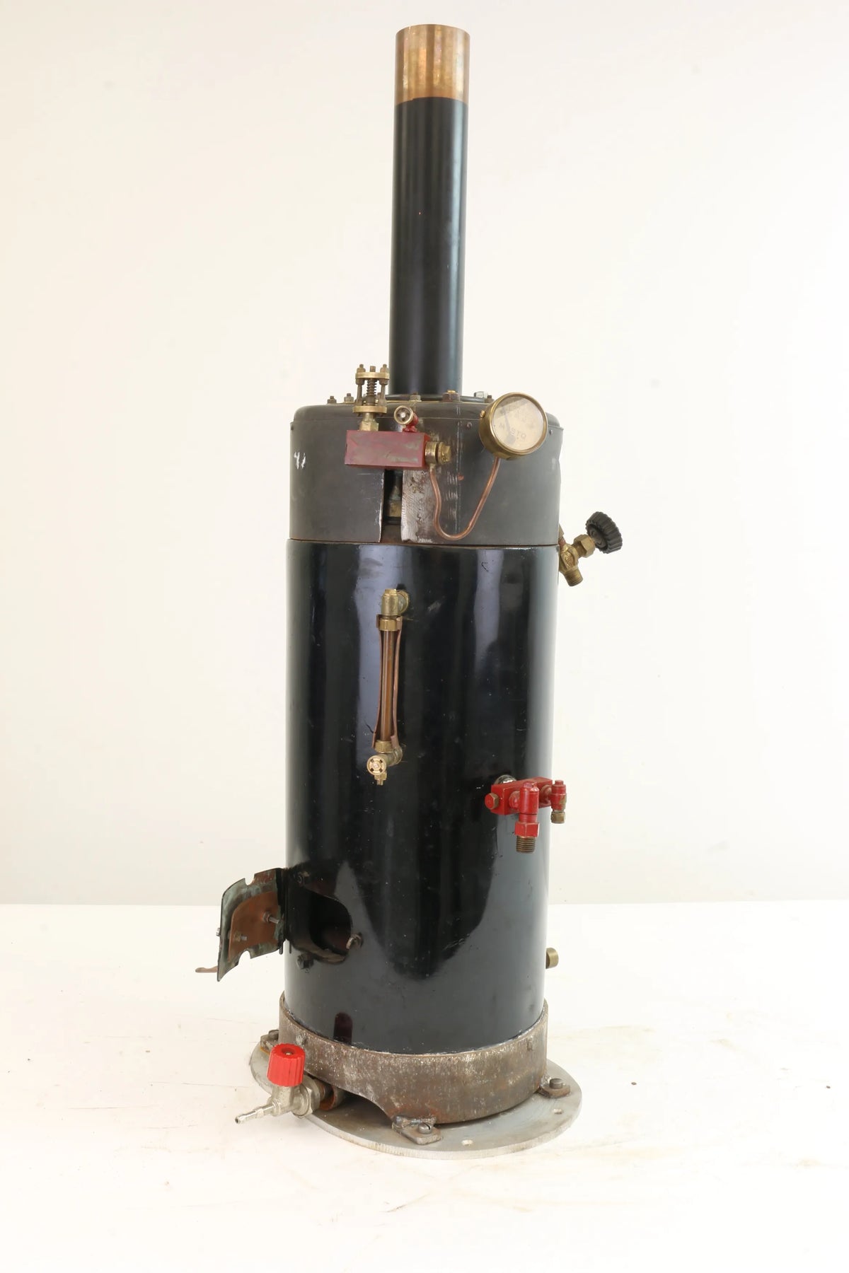 Vertical gas-fired cross-flue boiler