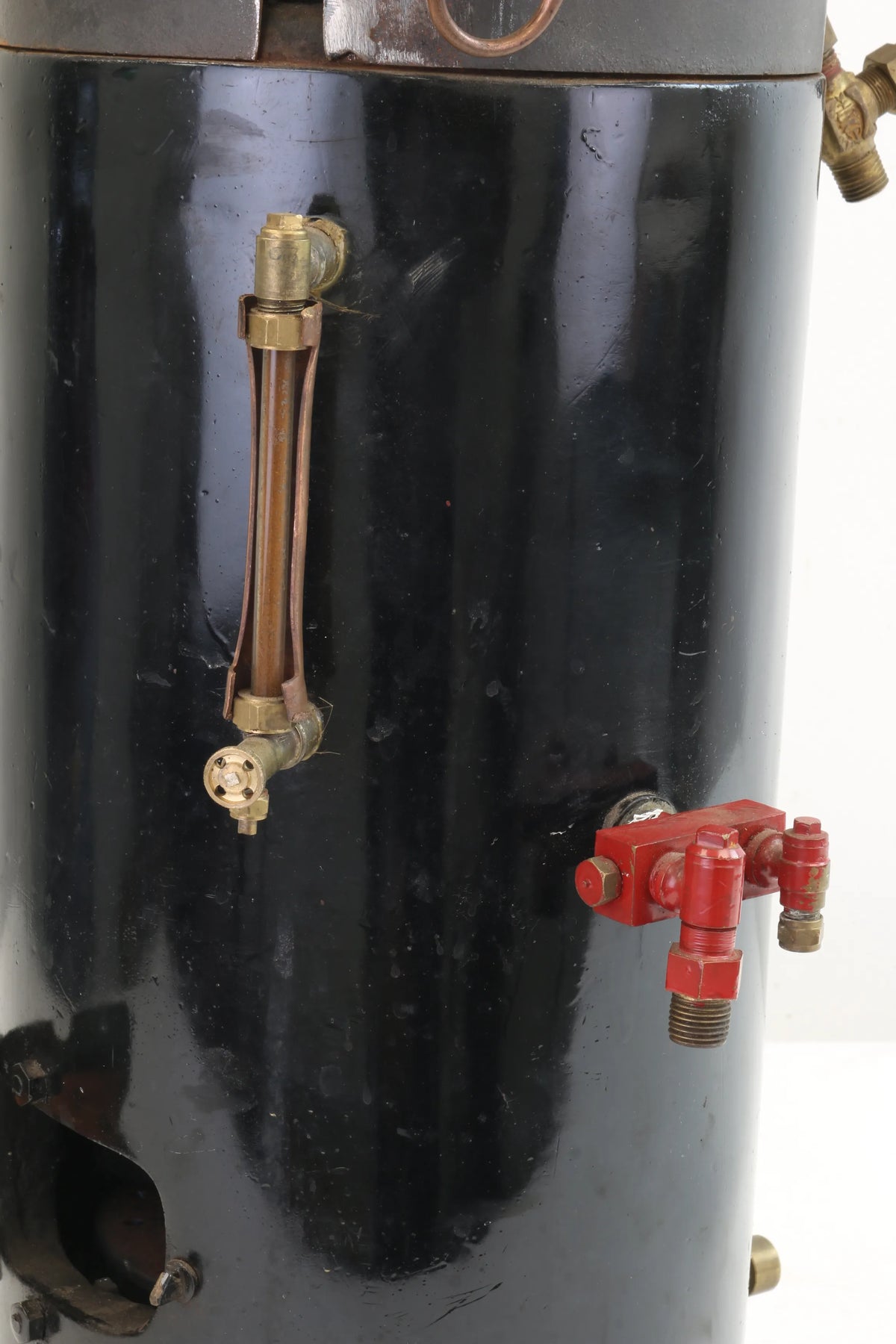 Vertical gas-fired cross-flue boiler