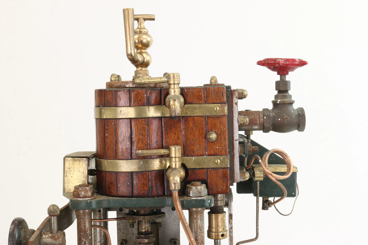 Large single-cylinder vertical engine with reversing gear