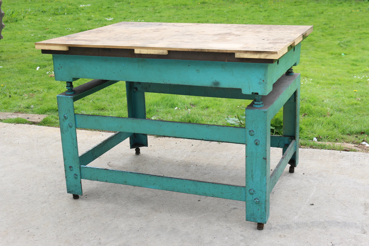 Crown Windley surface table