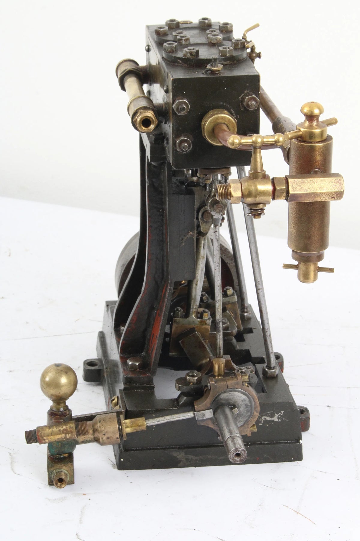 Vertical twin engine