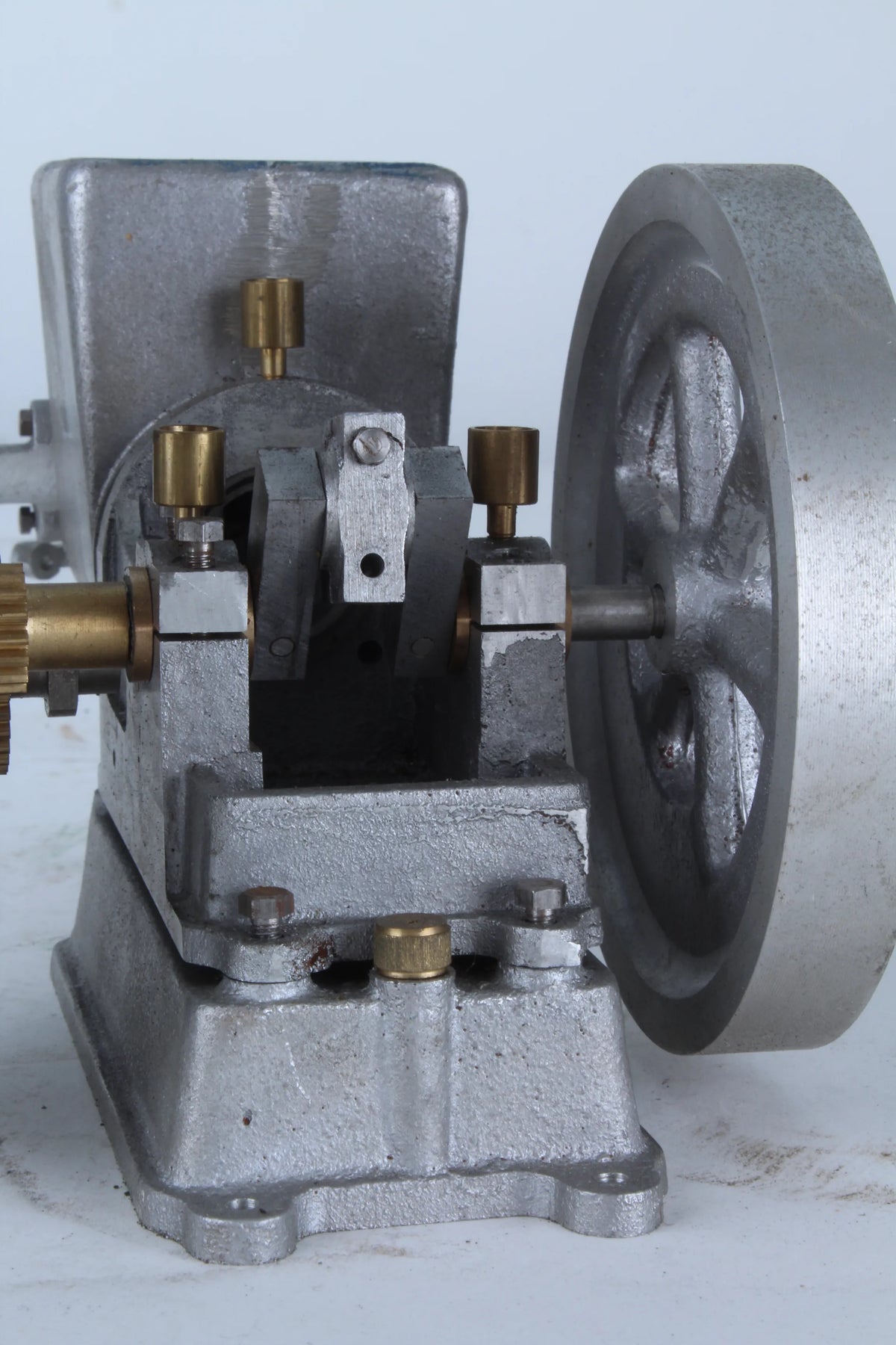 "Little Wonder" open crank engine