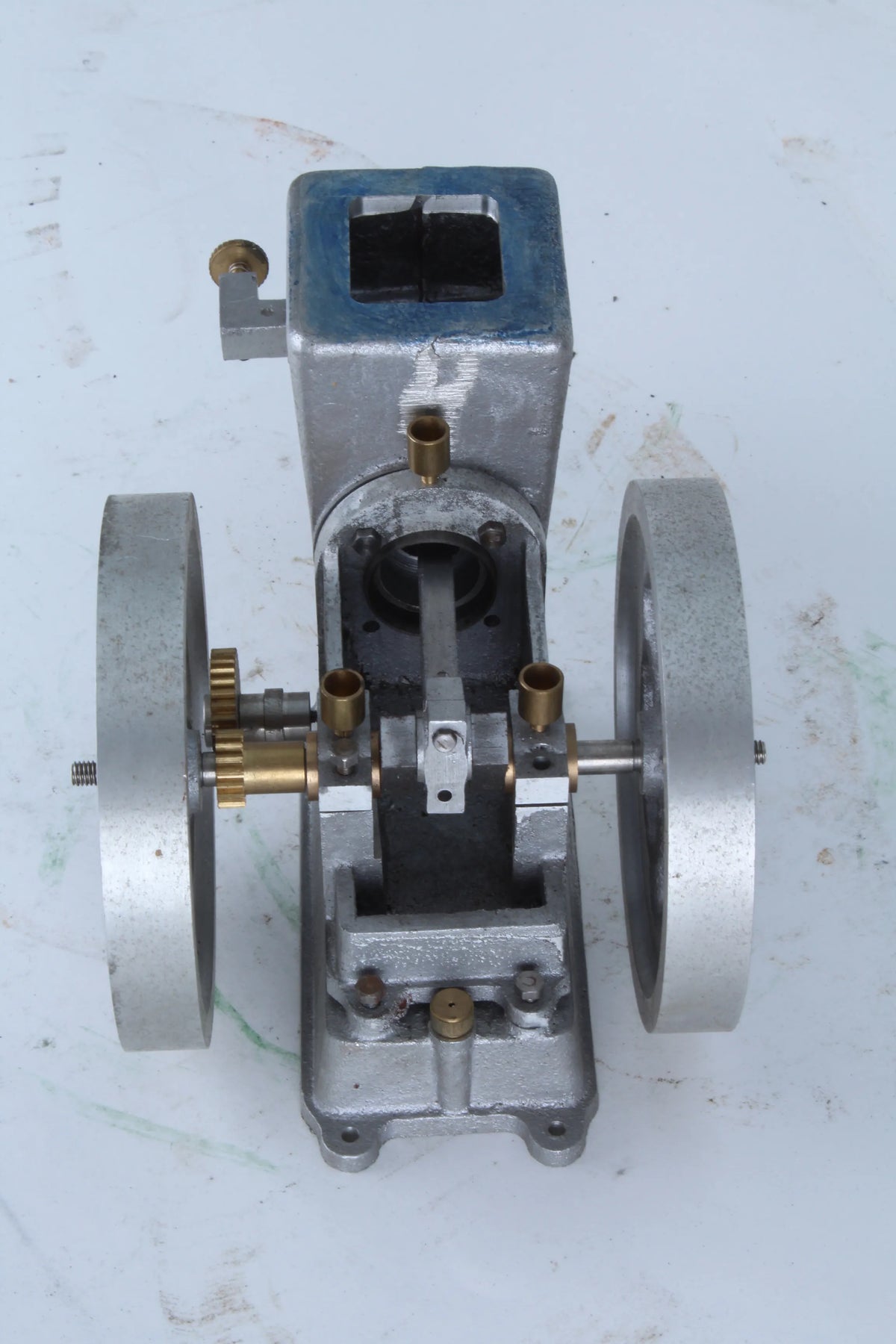 "Little Wonder" open crank engine