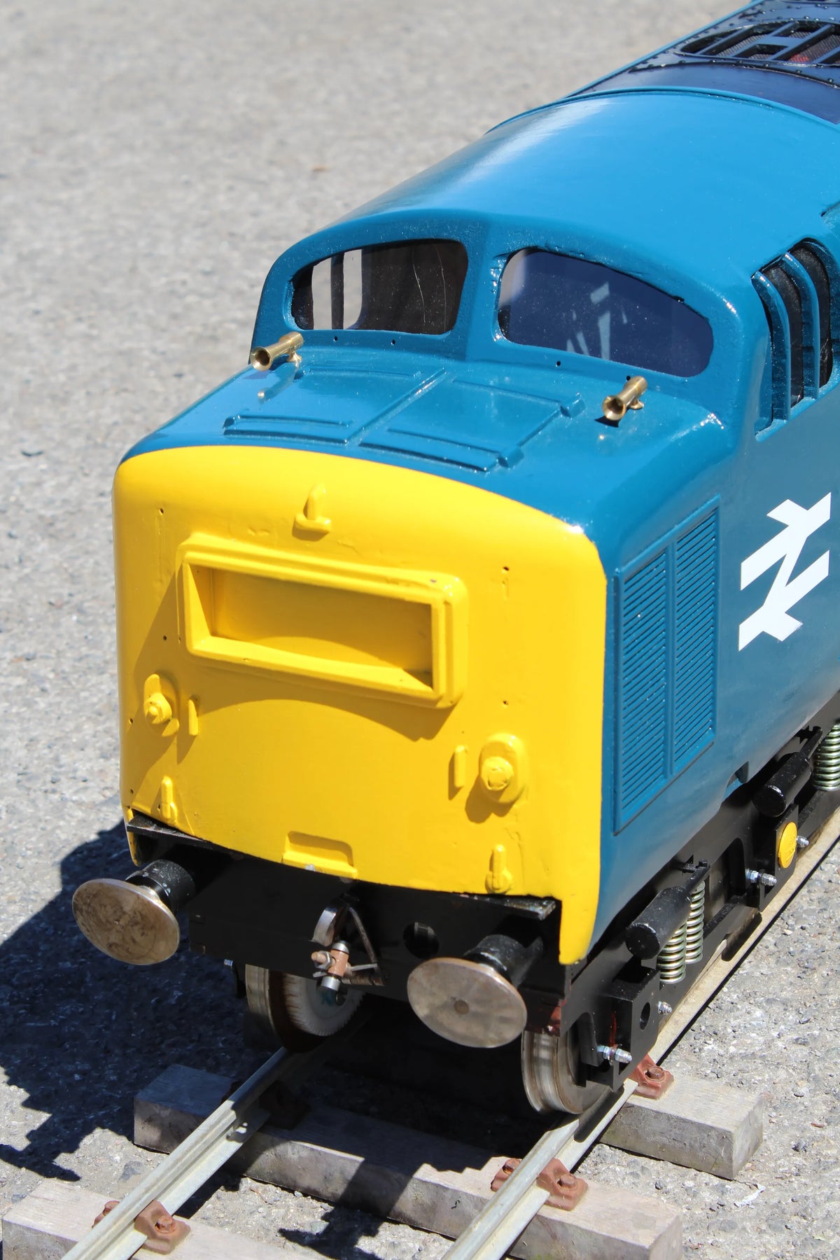 5 inch gauge Class 55 "Deltic" battery electric