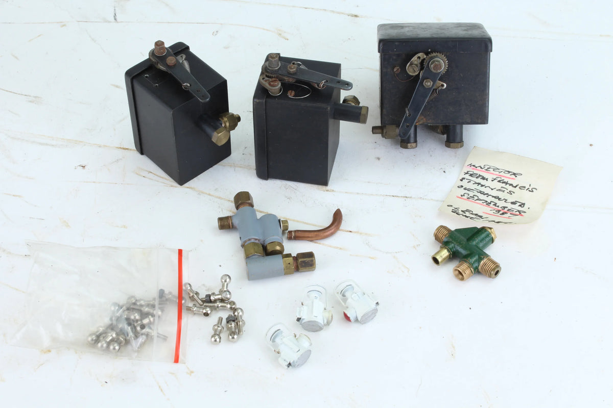 Assorted fittings, lubricators etc