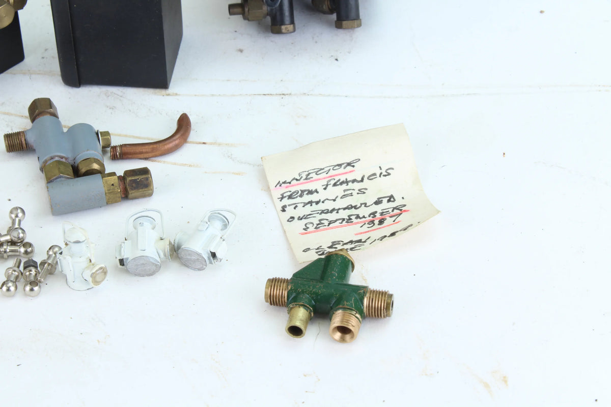 Assorted fittings, lubricators etc