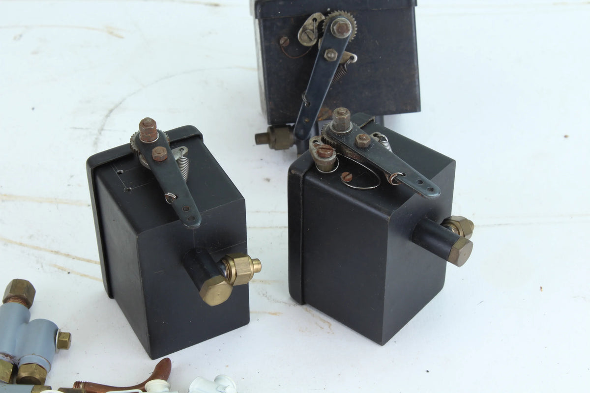 Assorted fittings, lubricators etc