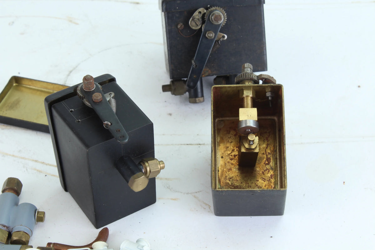 Assorted fittings, lubricators etc