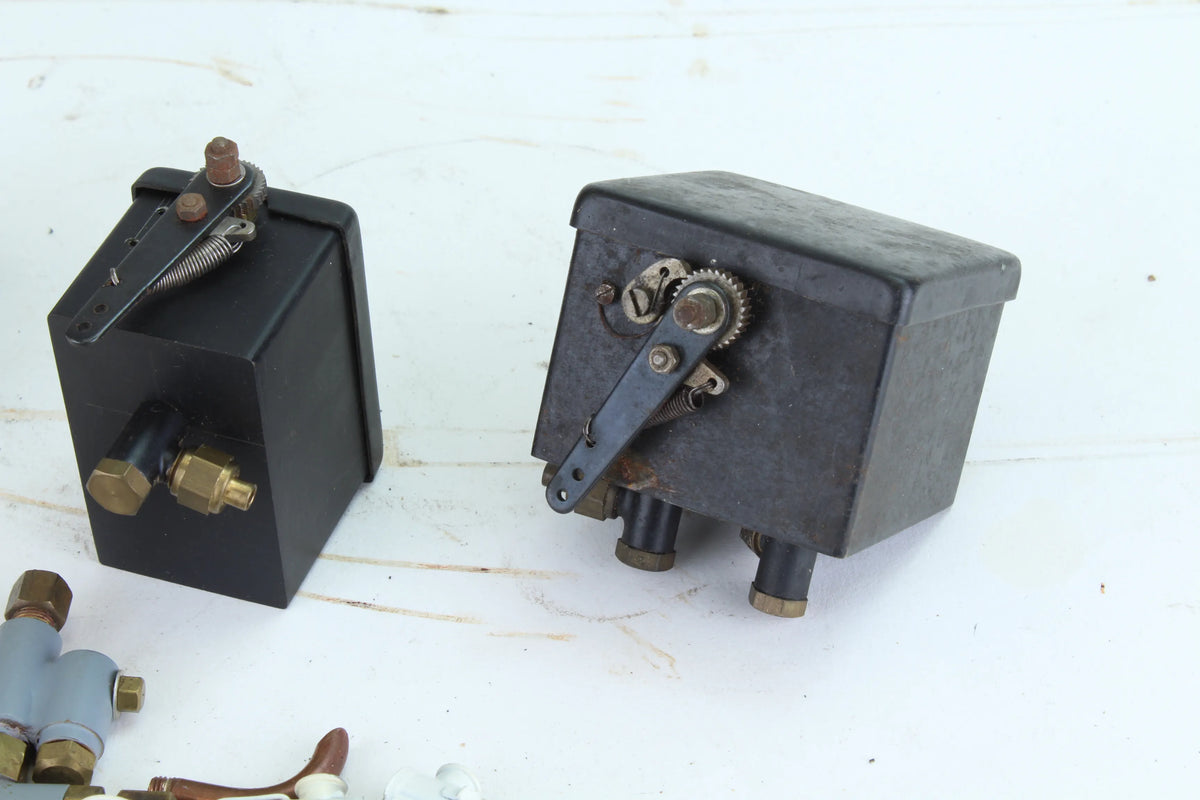 Assorted fittings, lubricators etc