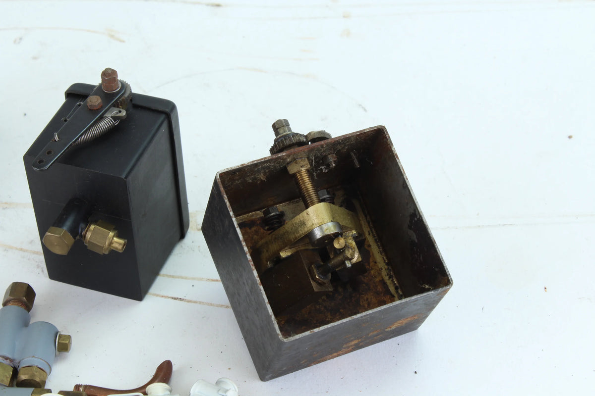 Assorted fittings, lubricators etc